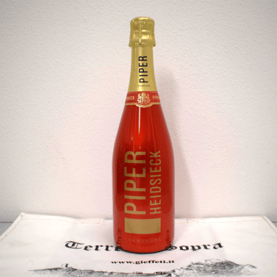 Champagne Cuvée Brut Sleeve Rouge - Piper-Heidsieck