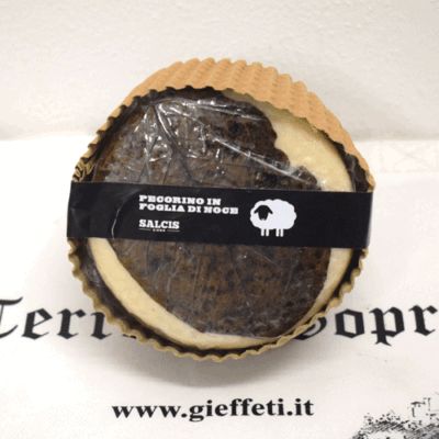 Pecorino in foglia di noce ( Toscana )